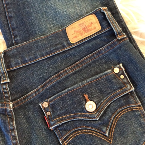 Lev’s Women’s 505 Straight Leg Jeans - Picture 7 of 9